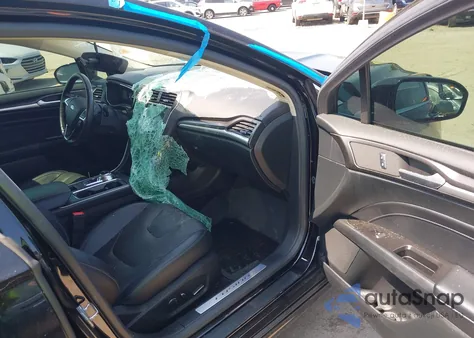 2017 Ford Fusion Titanium z USA, uszkodzony, nr VIN 3FA6P0K9XHR117300